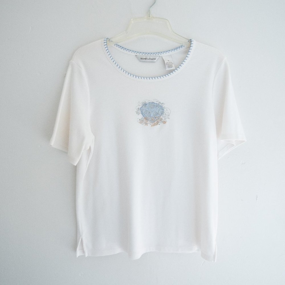 Draper's and Damon's Women's Casual White Top with Sea Shell Stitching Size Med